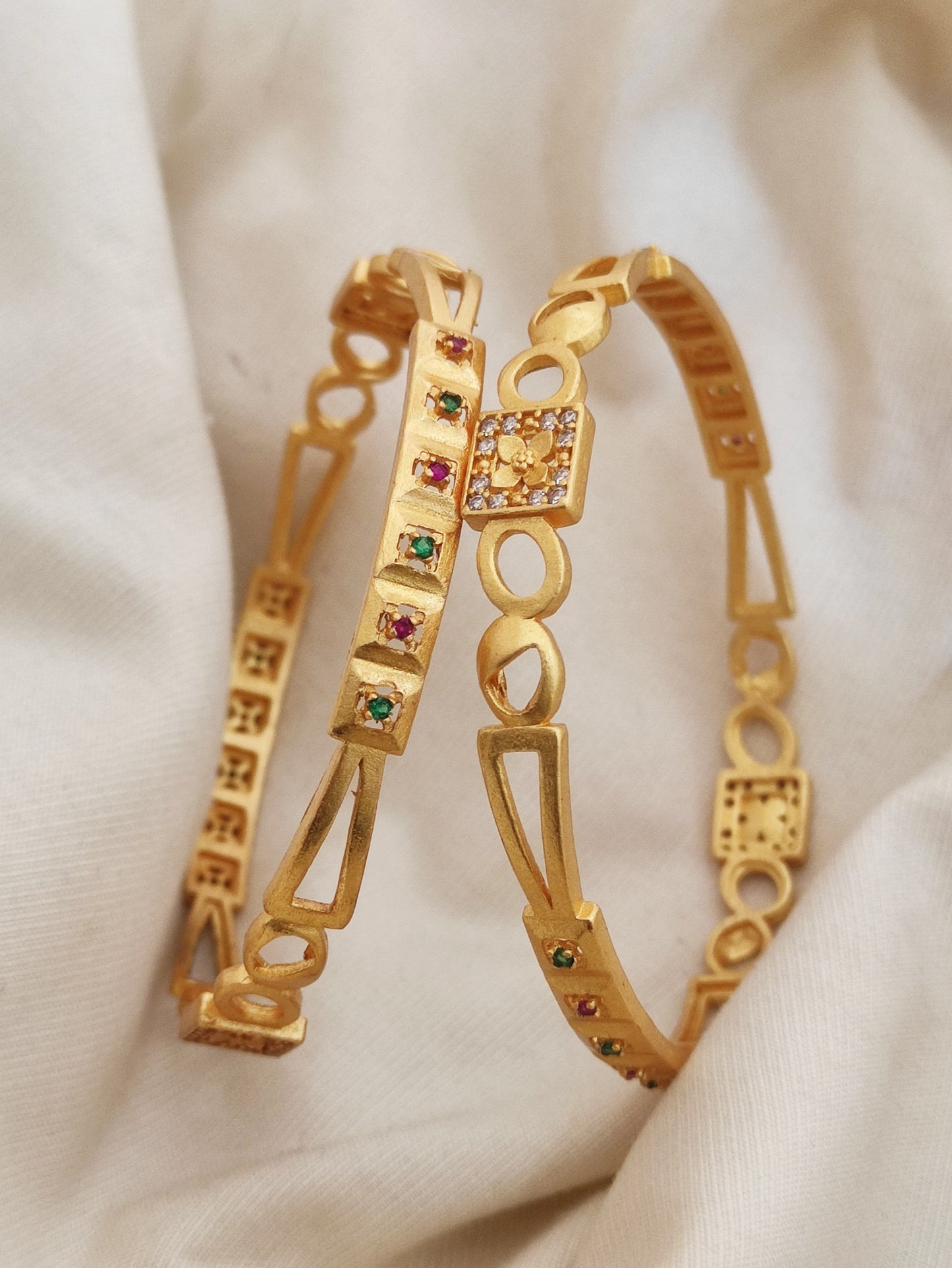 Unique design bangles pack of 2